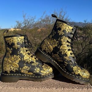✨ Sparkling Gold Flocked Floral Dr. Martens Glitter 1460W Boots New⁉️✨